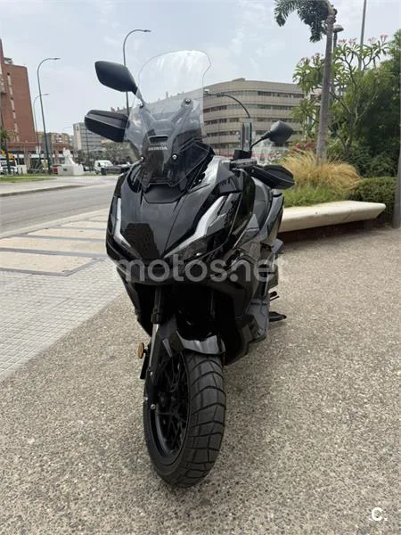 Honda ADV350 - Vista 4