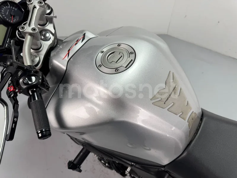 Yamaha FZ1 - Vista 11