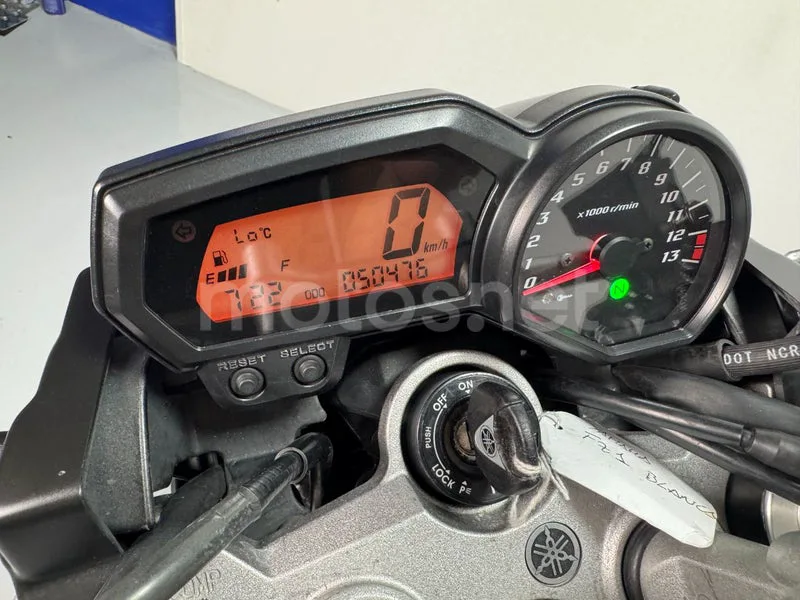 Yamaha FZ1 - Vista 12