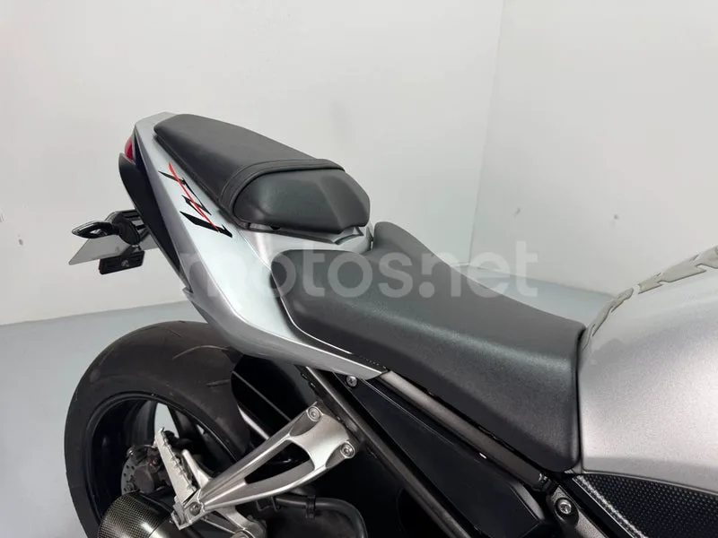 Yamaha FZ1 - Vista 17