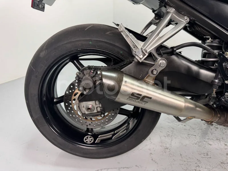 Yamaha FZ1 - Vista 18