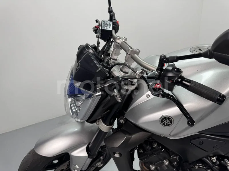 Yamaha FZ1 - Vista 4