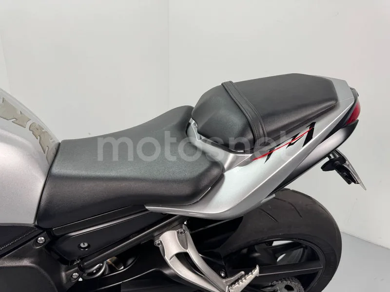Yamaha FZ1 - Vista 7