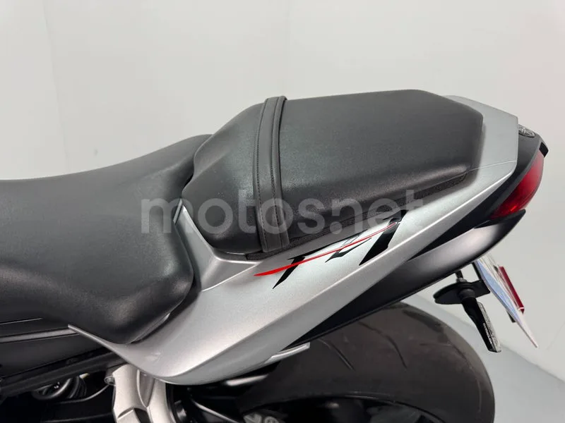 Yamaha FZ1 - Vista 8