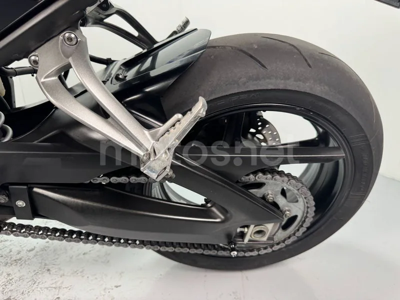 Yamaha FZ1 - Vista 9