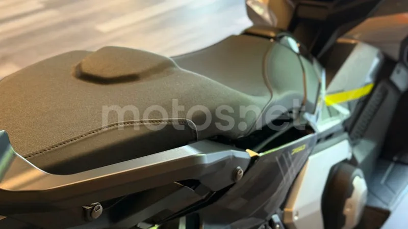 Honda X-ADV - Vista 12
