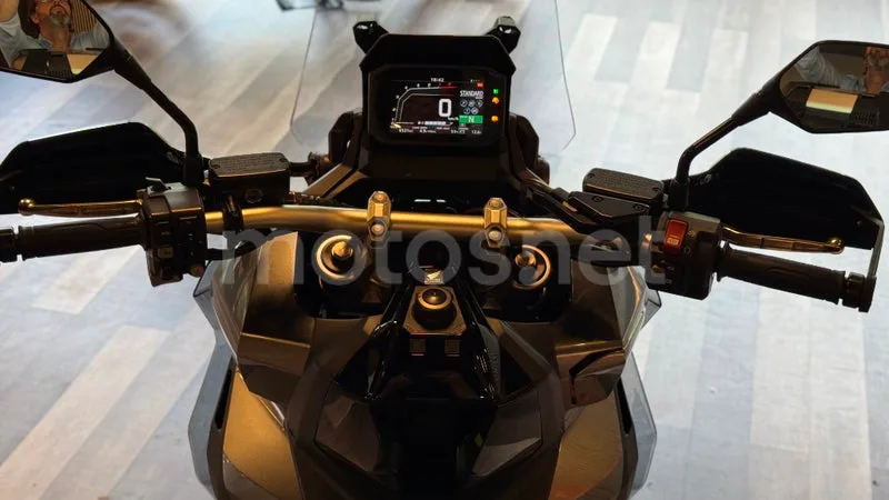 Honda X-ADV - Vista 10