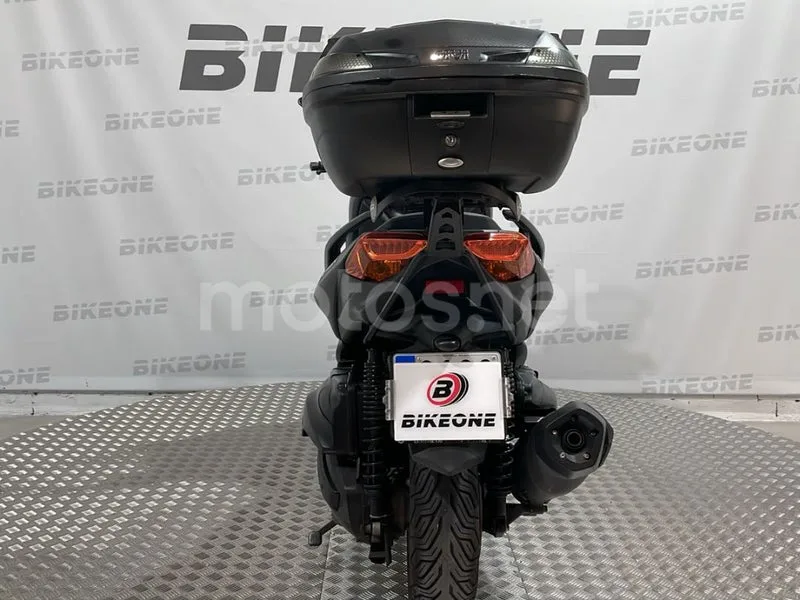 Yamaha XMAX 400 - Vista 6