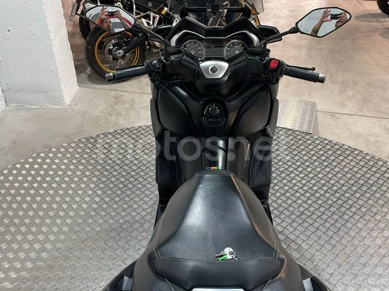 Yamaha XMAX 400 - Vista 7