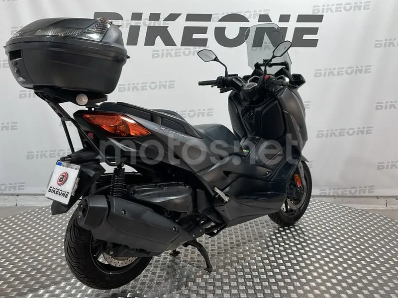 Yamaha XMAX 400 - Vista 9