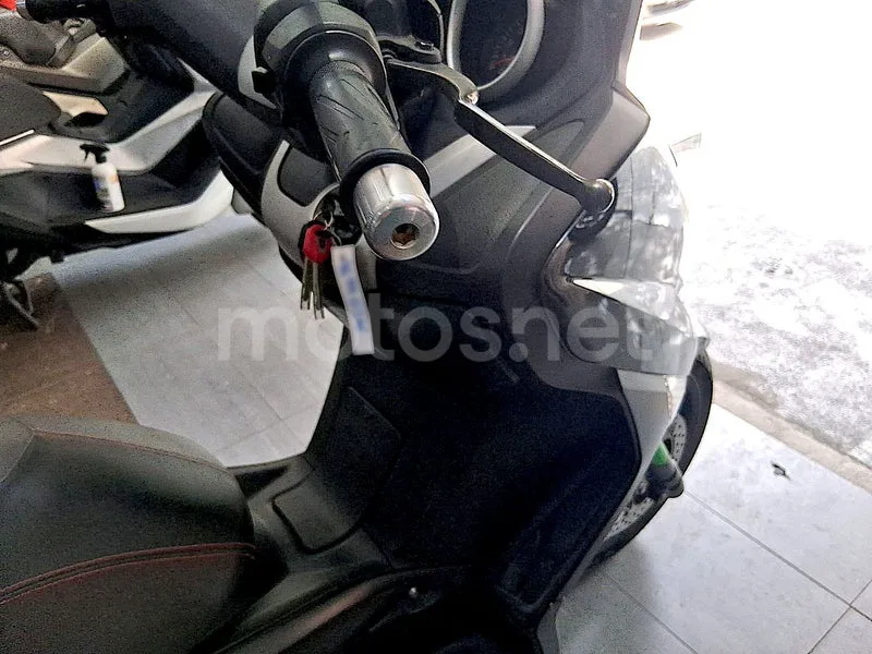 Yamaha XMAX 250 - Vista 15