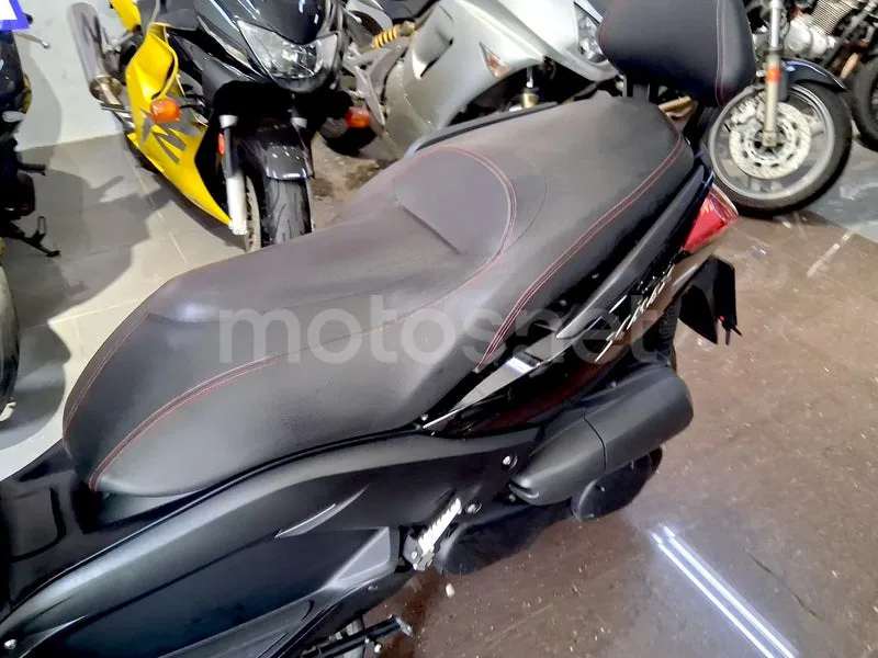 Yamaha XMAX 250 - Vista 17