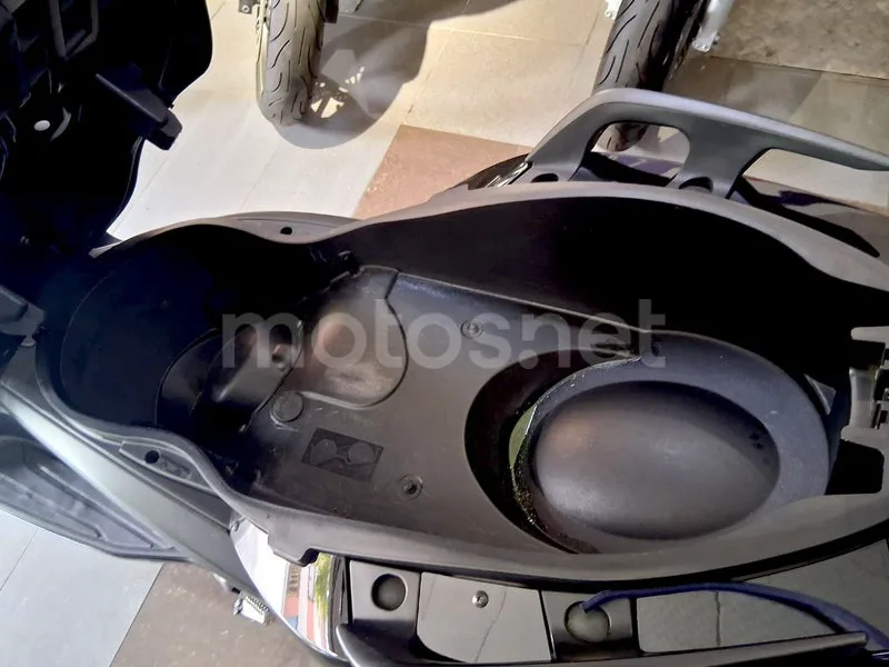 Yamaha XMAX 250 - Vista 18