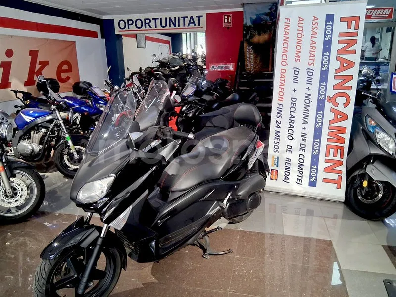 Yamaha XMAX 250 - Vista 22