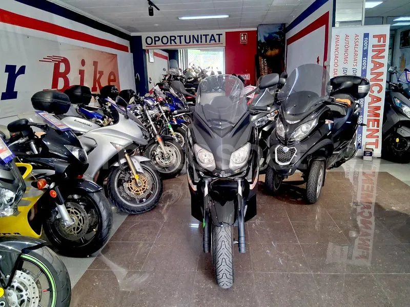 Yamaha XMAX 250 - Vista 4