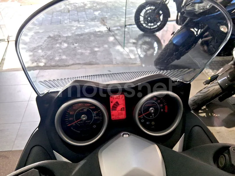 Yamaha XMAX 250 - Vista 7
