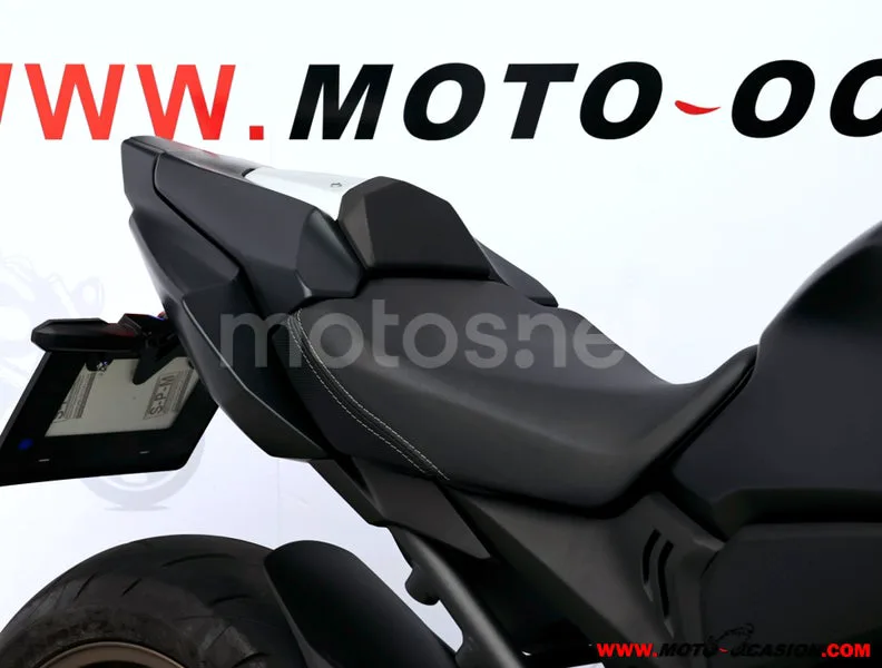 Honda CB650R - Vista 13