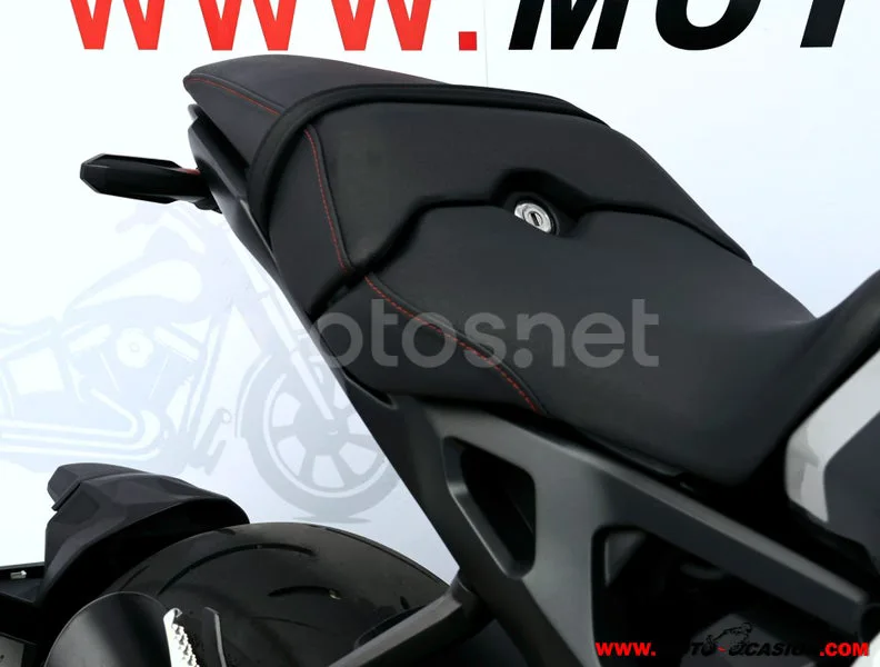 Honda CB1000R - Vista 11