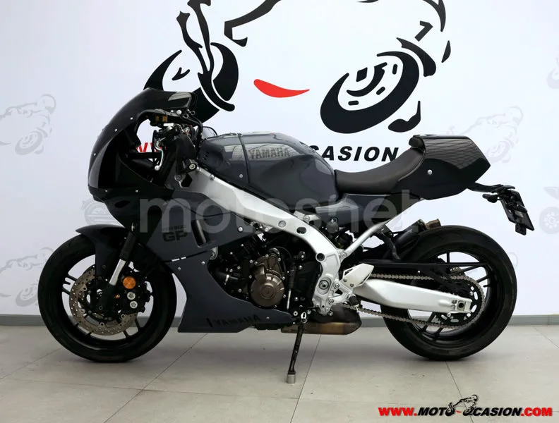 Yamaha XSR900 GP - Vista 7