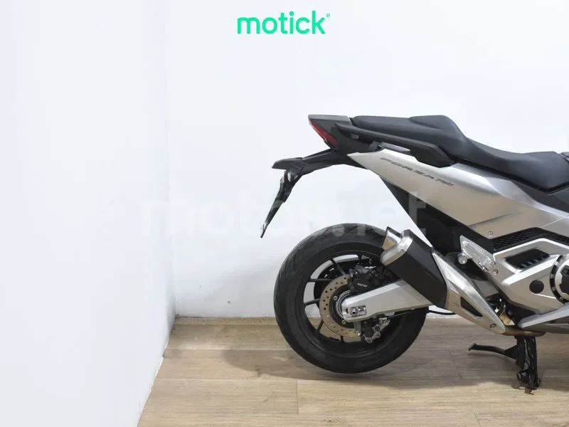 Honda Forza 750 - Vista 3