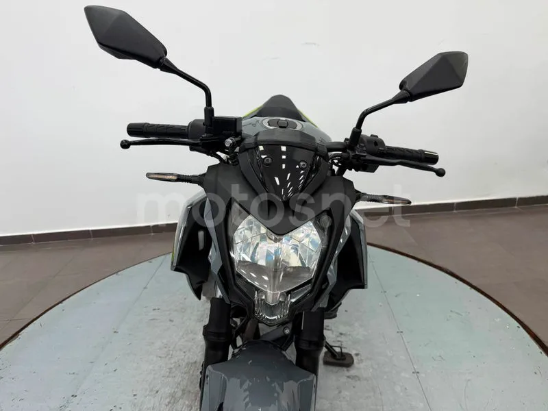 Kawasaki Z125 - Vista 13