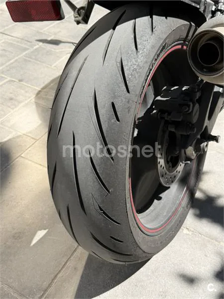Yamaha YZF-R1 - Vista 4