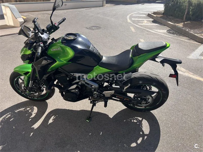 Kawasaki Z900 - Vista 8