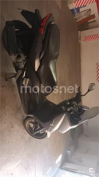 Yamaha XMAX 250 - Vista 5