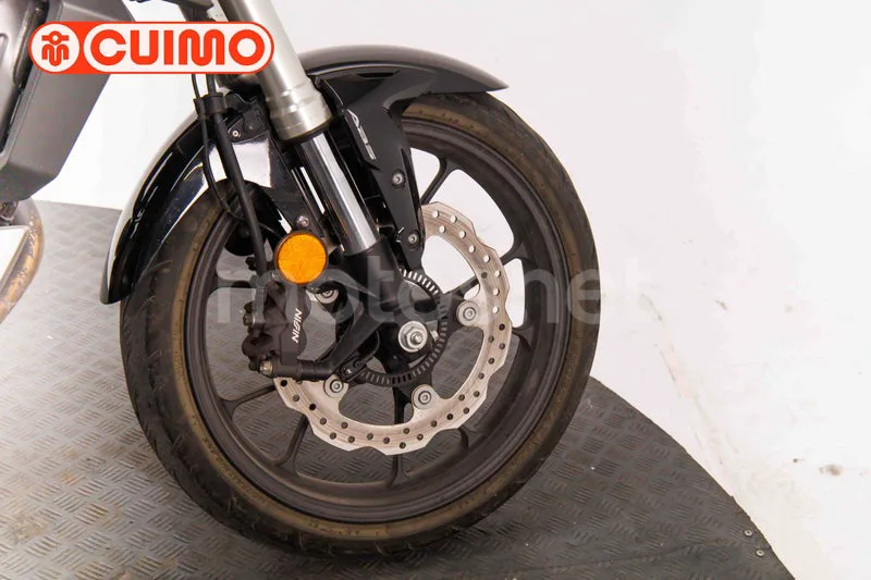 Honda CB125R - Vista 15