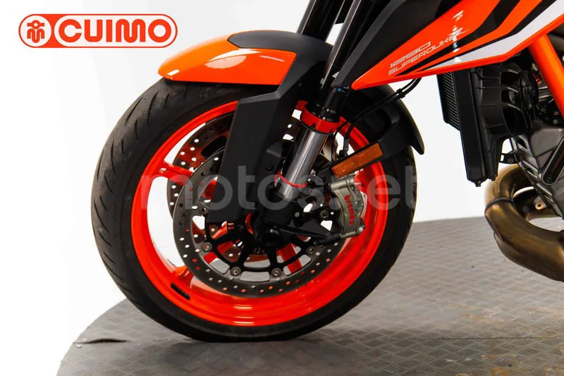 KTM 1290 Super Duke R - Vista 21