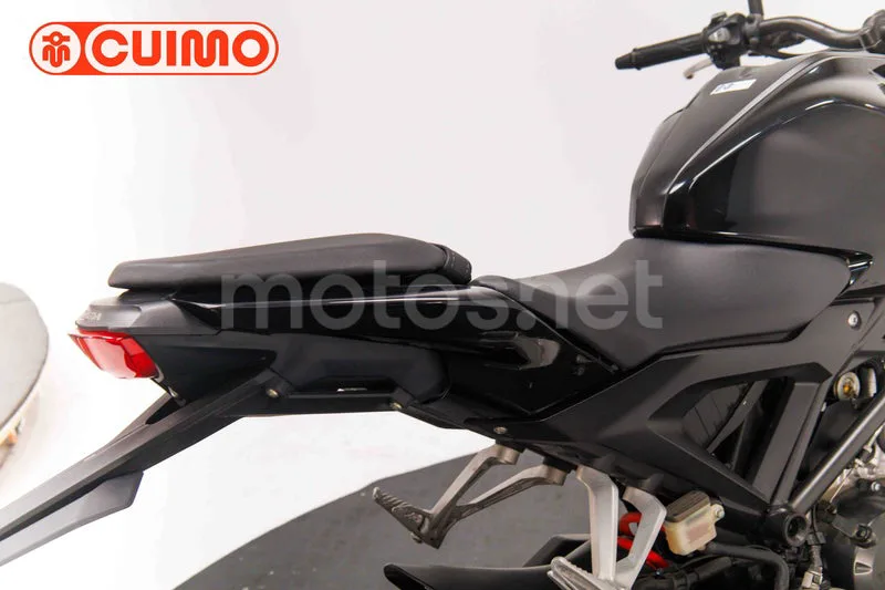 Honda CB125R - Vista 20