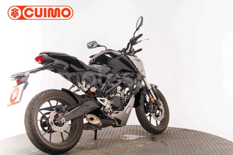 Honda CB125R - Vista 4