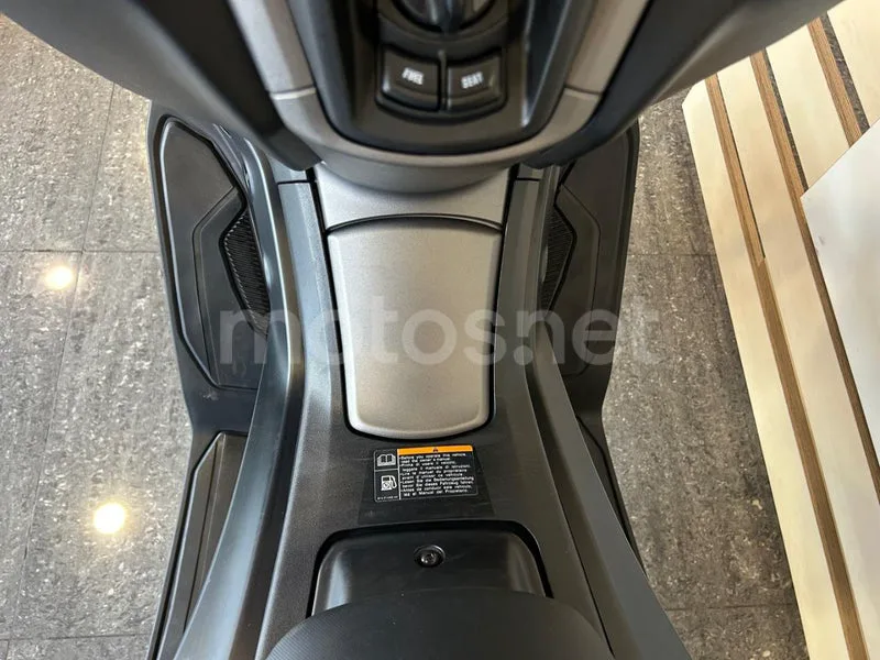 Yamaha NMAX - Vista 11