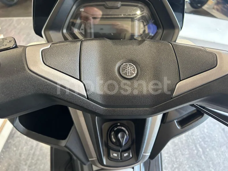 Yamaha NMAX - Vista 13