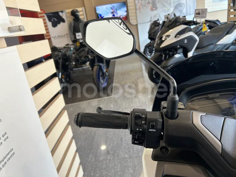 Yamaha NMAX - Vista 10