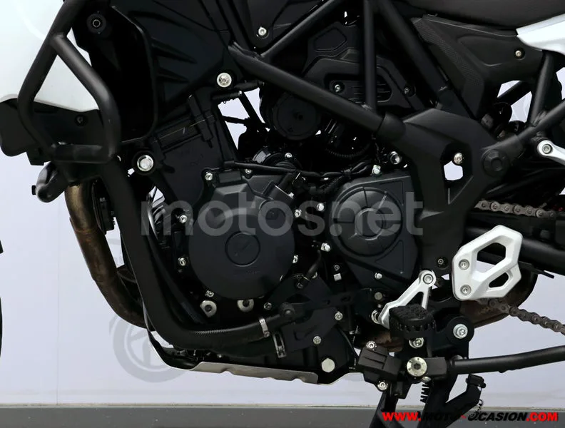 Benelli TRK 502 - Vista 9