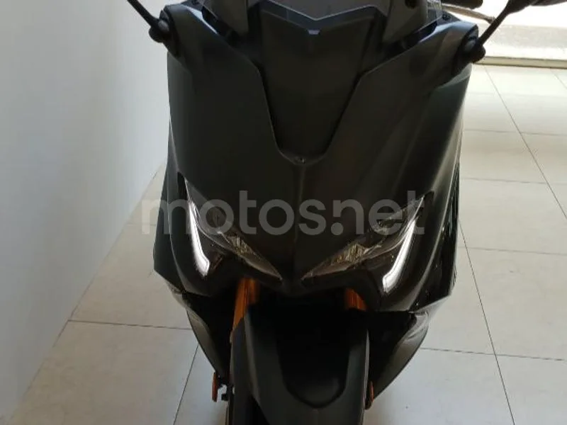 Yamaha TMAX 560 - Vista 4