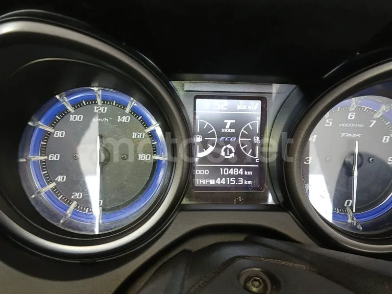 Yamaha TMAX 560 - Vista 5
