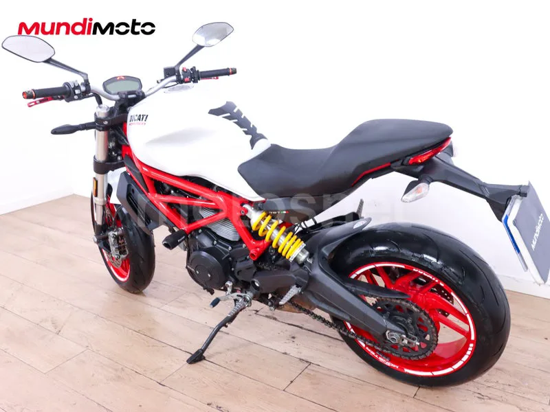 Ducati Monster 797 - Vista 8