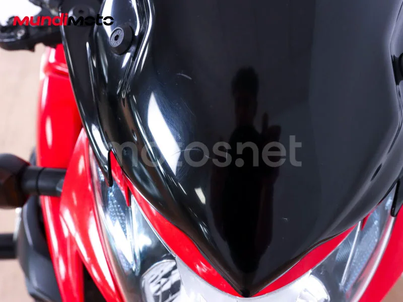 Suzuki GSR750 - Vista 20