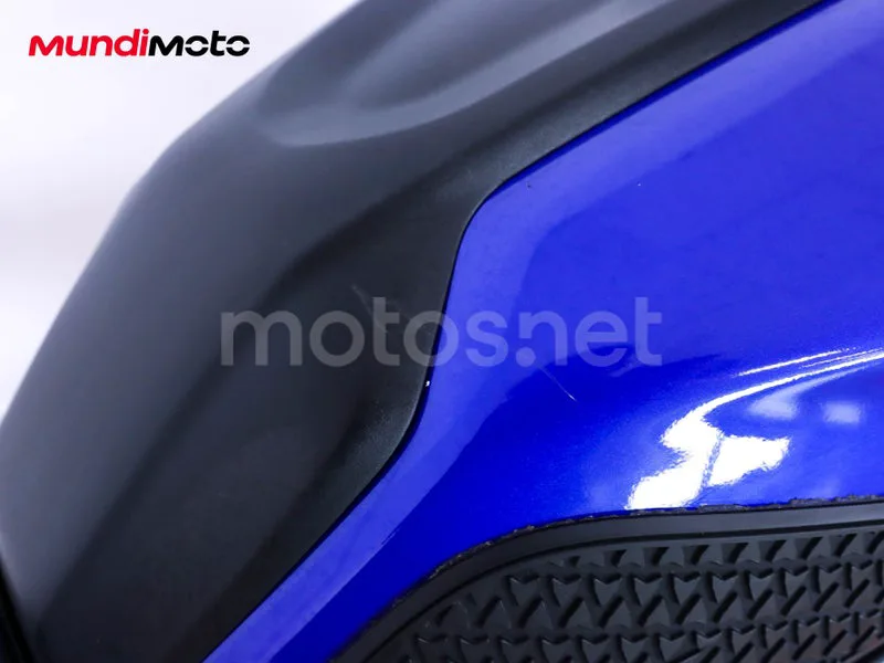 Suzuki GSR750 - Vista 24