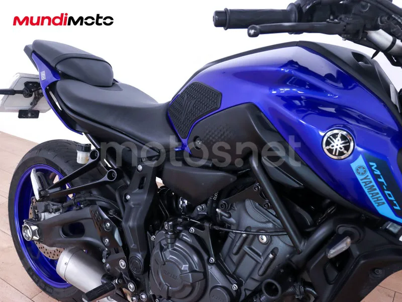Suzuki GSR750 - Vista 33