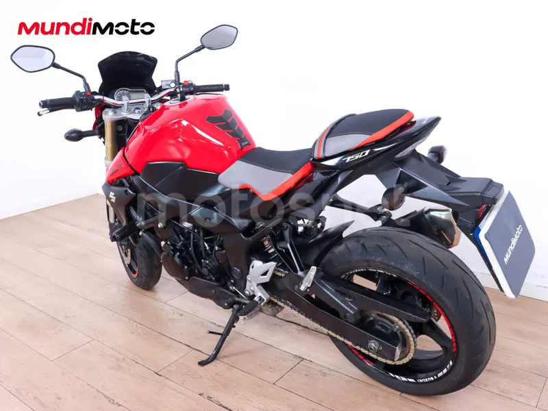 Suzuki GSR750 - Vista 8