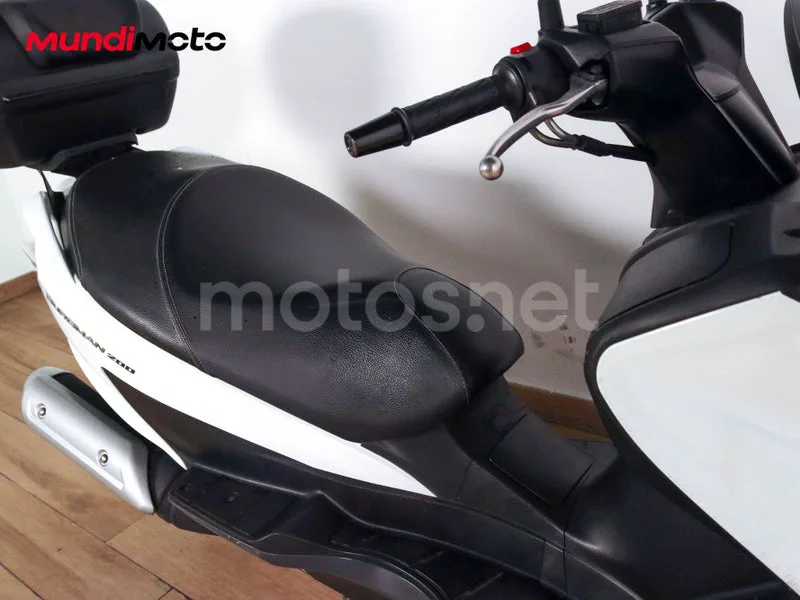 Suzuki Burgman 200 - Vista 67