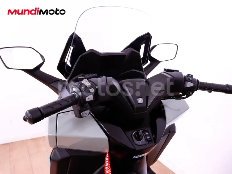Honda Forza 125 - Vista 11