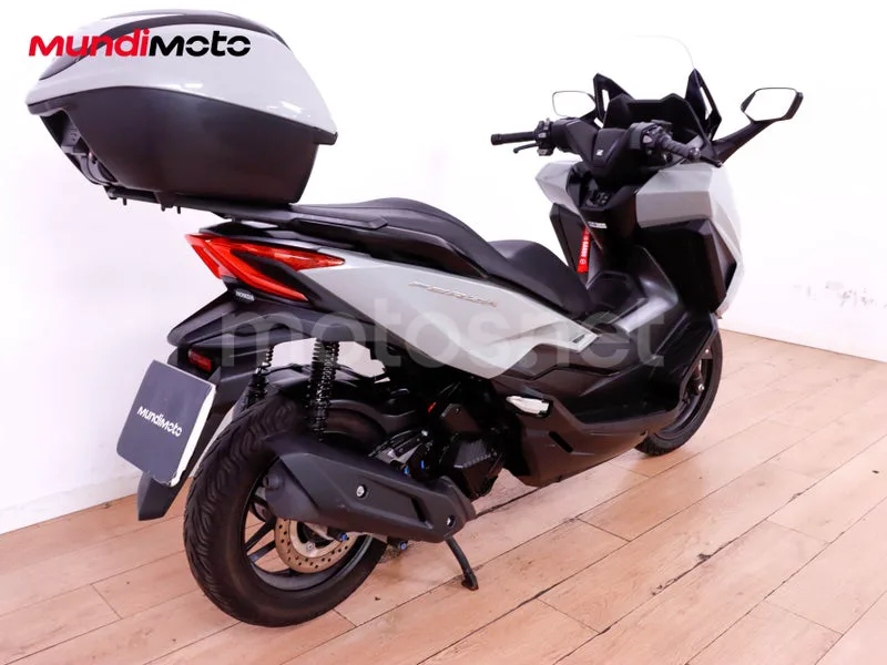 Honda Forza 125 - Vista 3