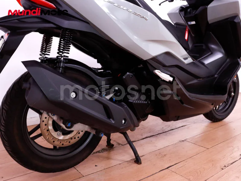 Honda Forza 125 - Vista 4