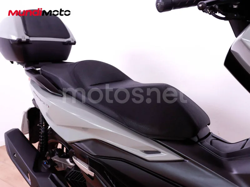 Honda Forza 125 - Vista 32