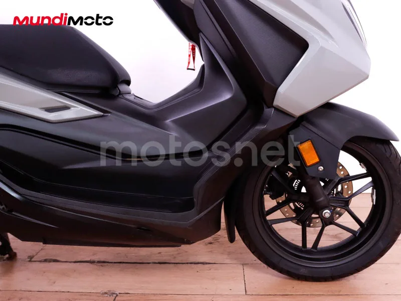 Honda Forza 125 - Vista 33