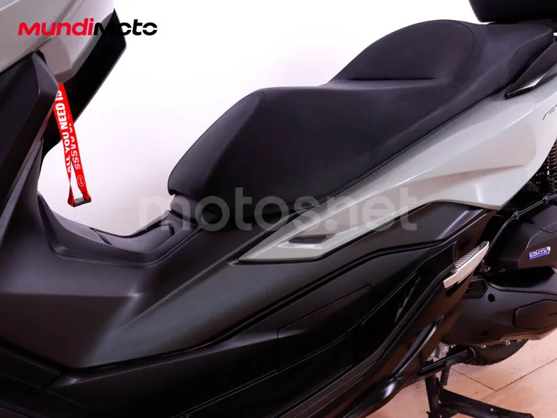 Honda Forza 125 - Vista 10
